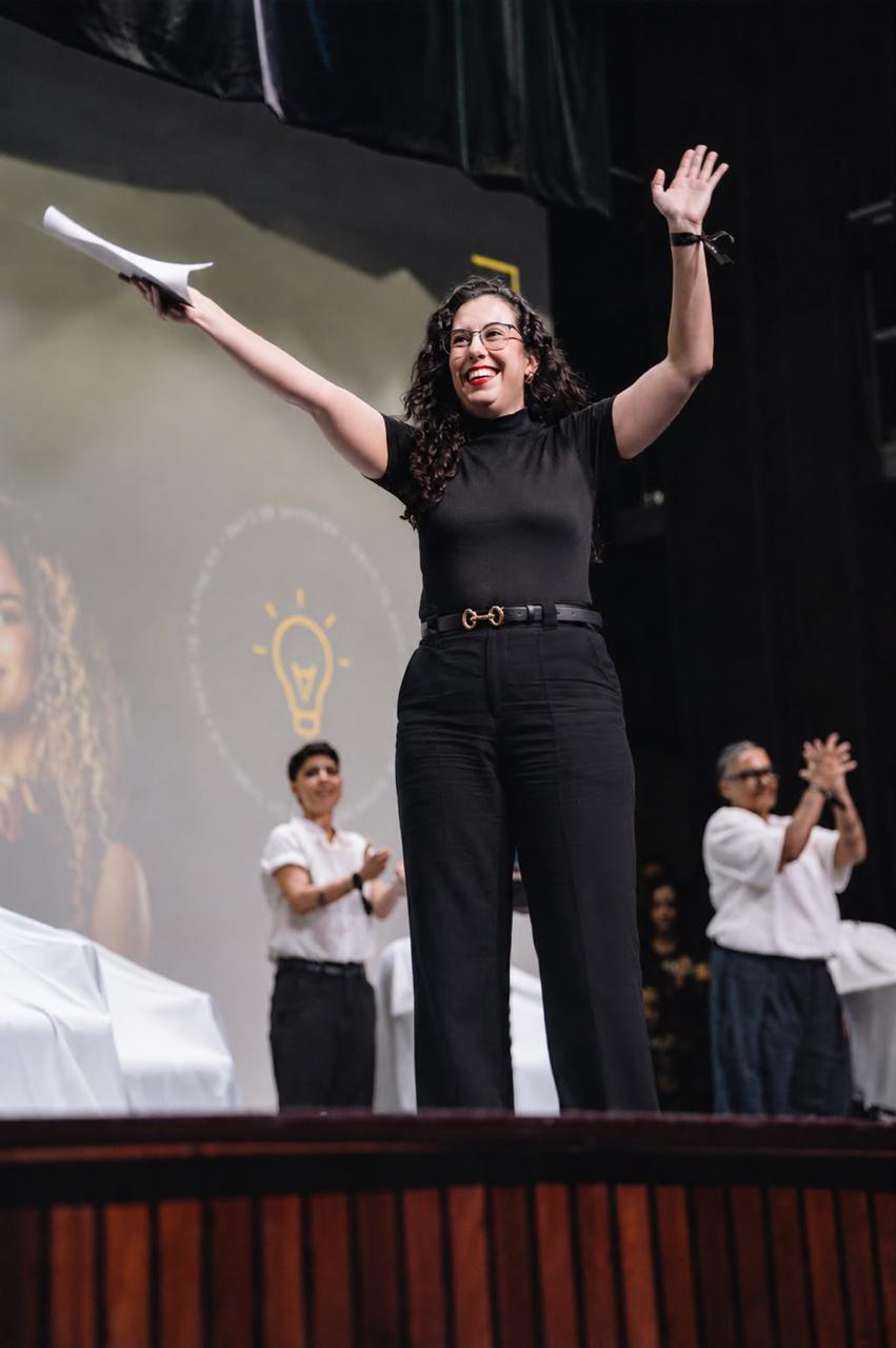 Heloisa Mazzi vencendo o desafio Elas no Corte na Imersão Papo de Barbeira